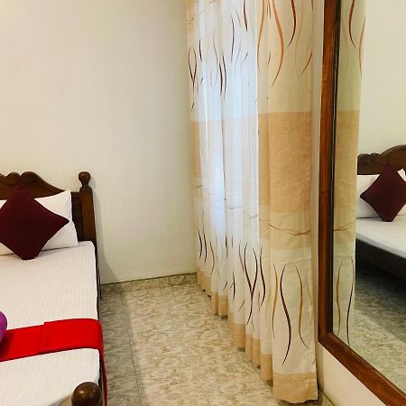 Ivana Homestay Канди Экстерьер фото