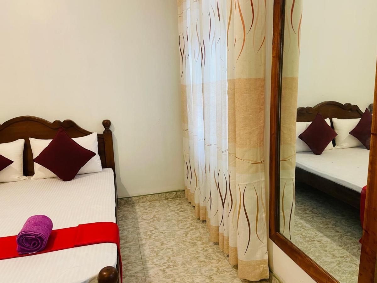 Ivana Homestay Канди Экстерьер фото