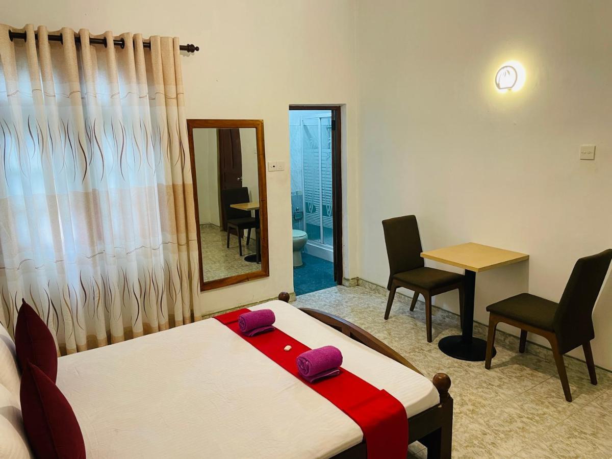 Ivana Homestay Канди Экстерьер фото