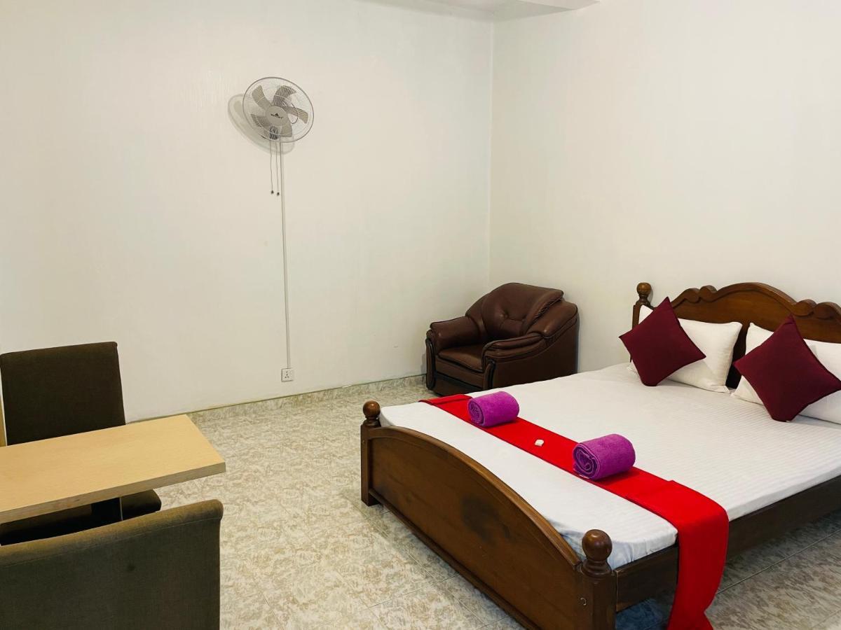 Ivana Homestay Канди Экстерьер фото