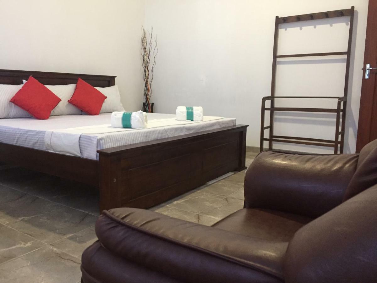 Ivana Homestay Канди Экстерьер фото