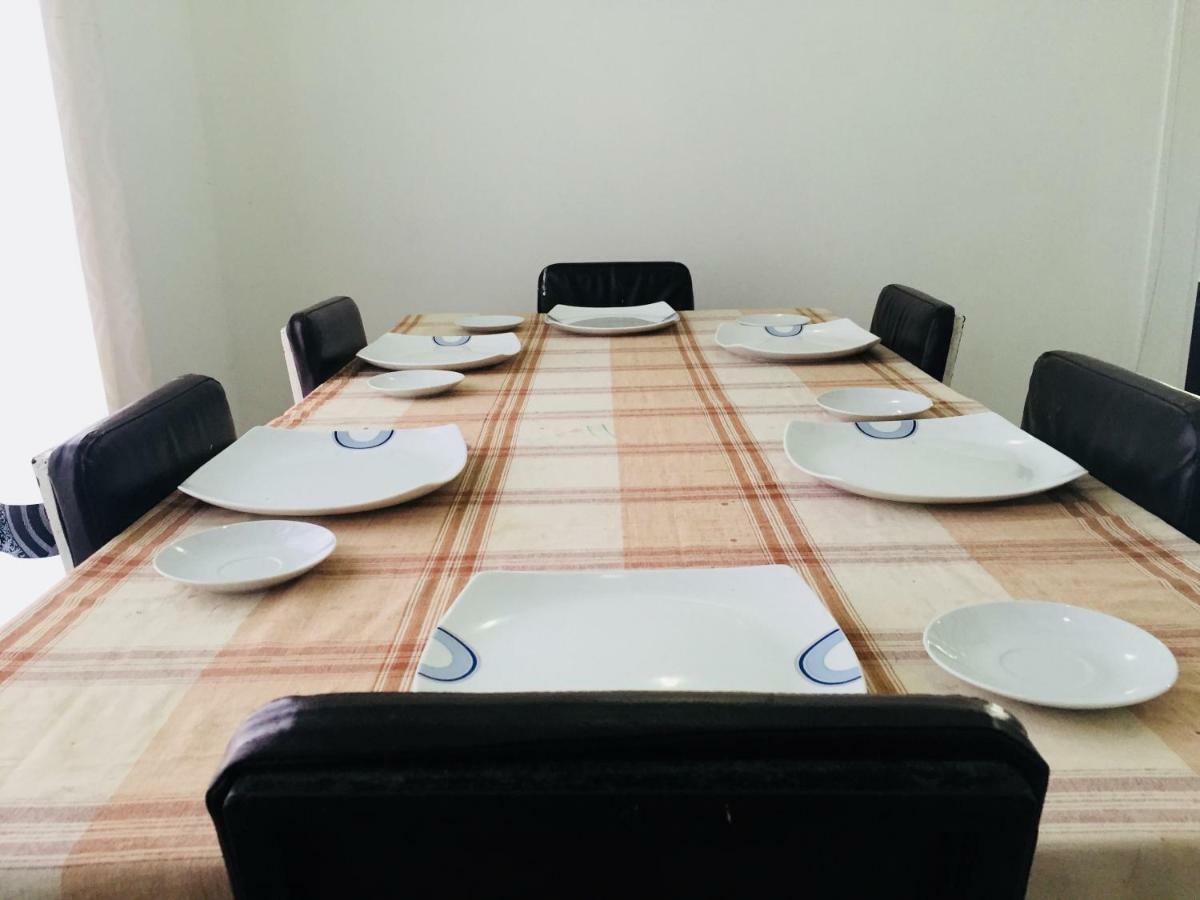 Ivana Homestay Канди Экстерьер фото