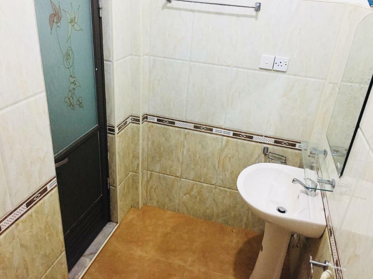 Ivana Homestay Канди Экстерьер фото