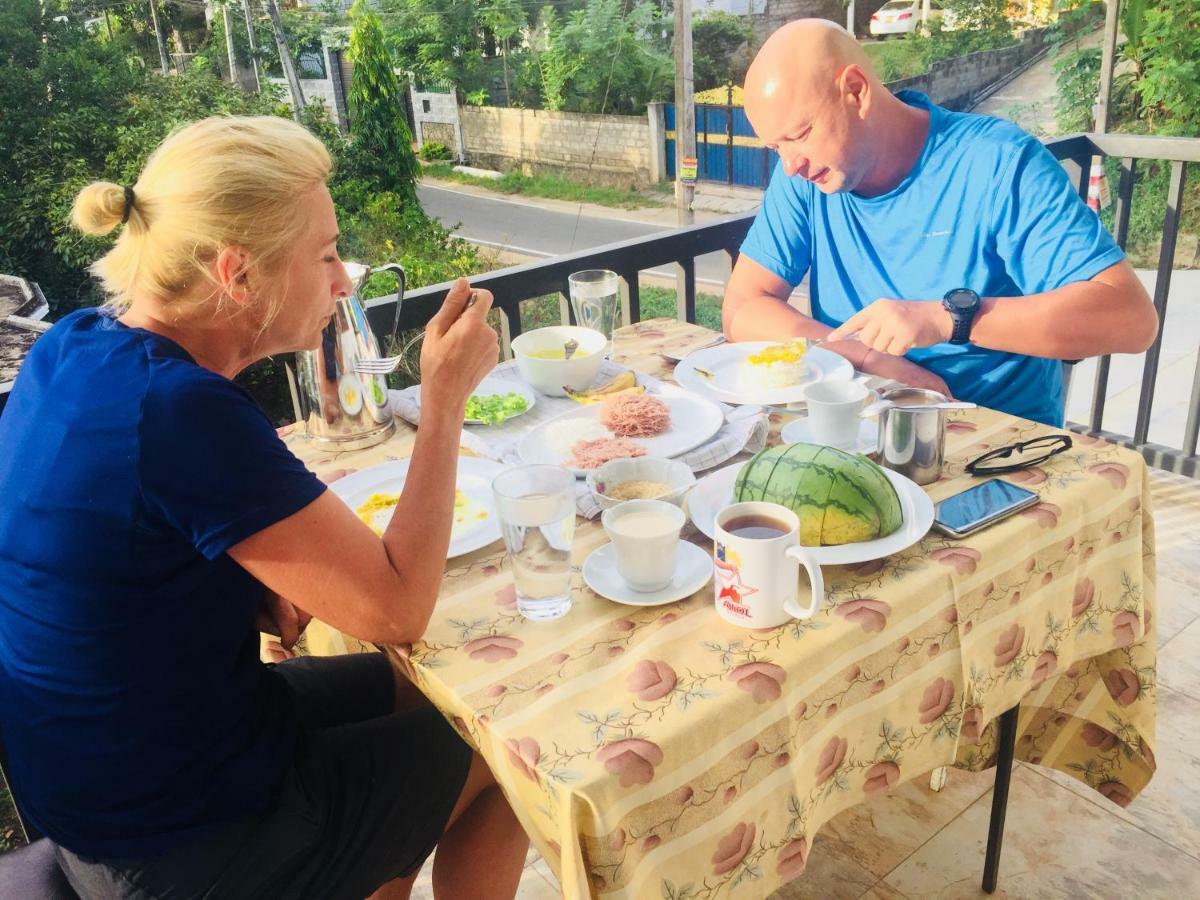 Ivana Homestay Канди Экстерьер фото