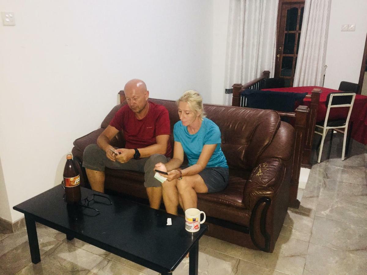 Ivana Homestay Канди Экстерьер фото