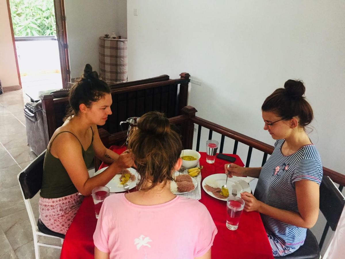 Ivana Homestay Канди Экстерьер фото