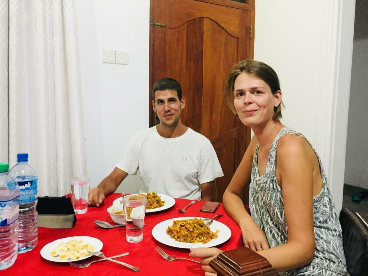 Ivana Homestay Канди Экстерьер фото